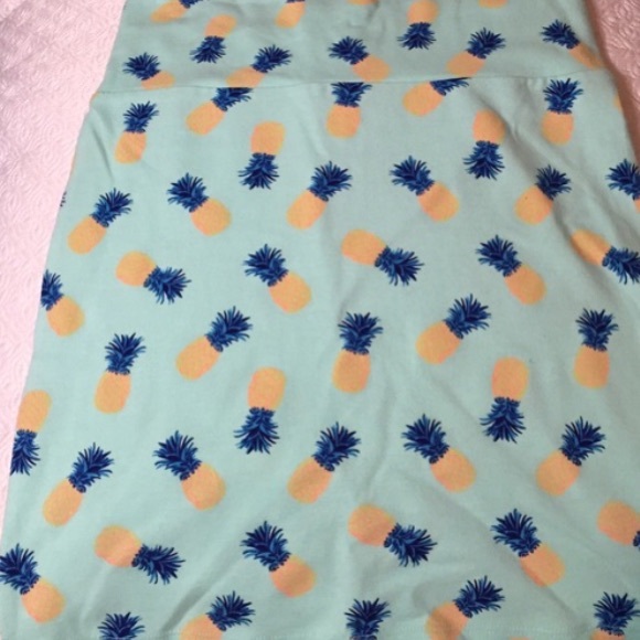 NWT Pineapple Print Skirt! 🍍 - Picture 3 of 3