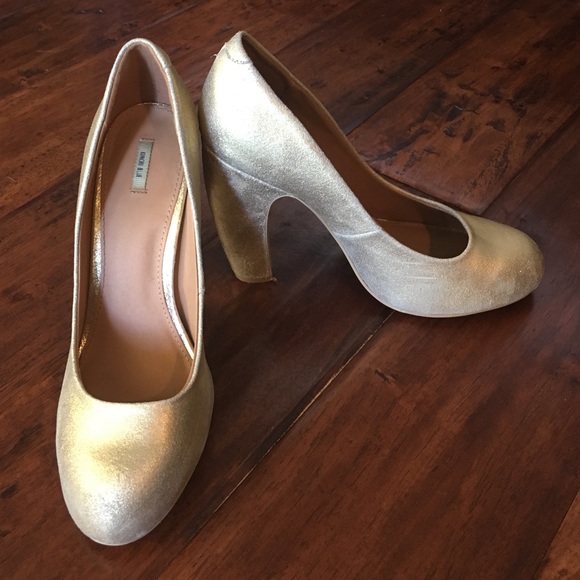 Urban Outfitters Retro Thick Gold Heels!