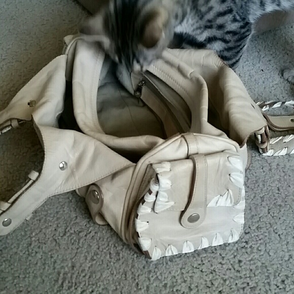 NEW!😍Chloe Tan/Cream Silverado Bag😍 - Picture 4 of 4