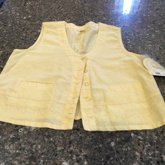 Nice yellow Xl top