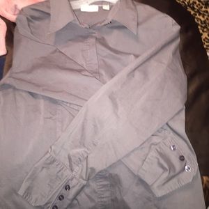 Gray NEW YORK & COMPANY shirt 🌷