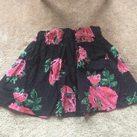 Cute mini navy, pink flower printed skirt :)