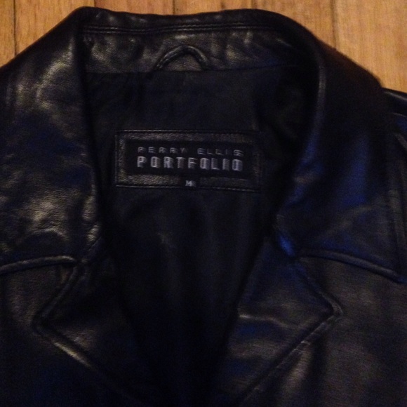 Leather jacket - Picture 2 of 4