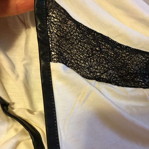 Last one๐V neck lace tee๐ - Picture 4 of 4