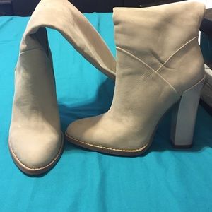 Boutique 9 Shoes - Beige suede boots Boutique 9 Shoes - Beige suede boots