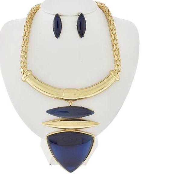 Gorgeous Blue Stone Pendant Necklace Set