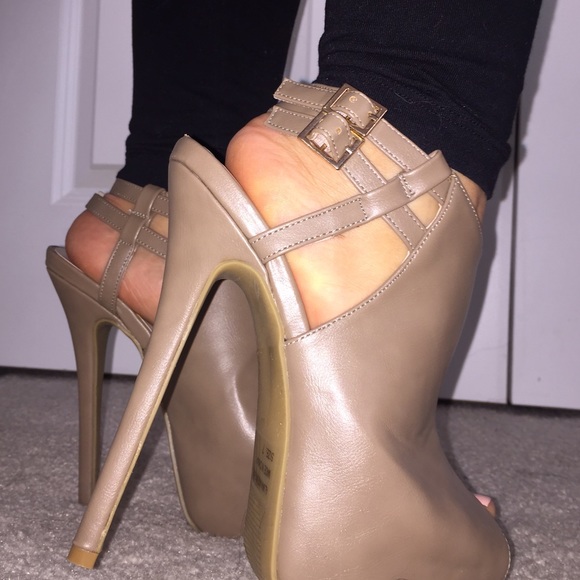 NWOT Peep toe Platform Heels