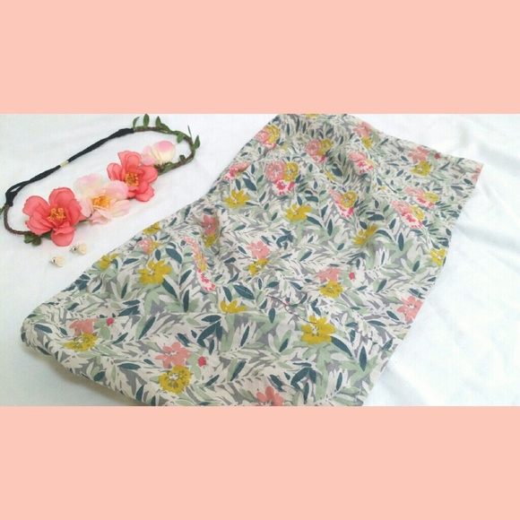 Urban Outfitters Tops - Sparkle And Fade Floral Crop Top
