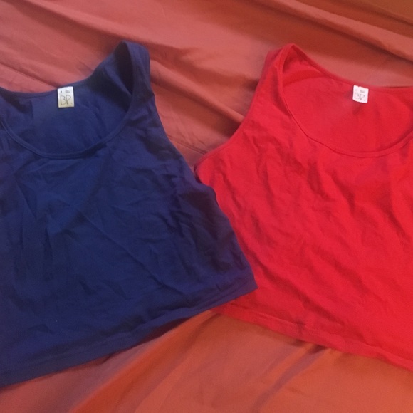 2 crop tops - Picture 1 of 3