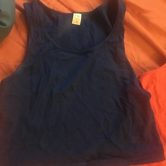 2 crop tops - Picture 2 of 3