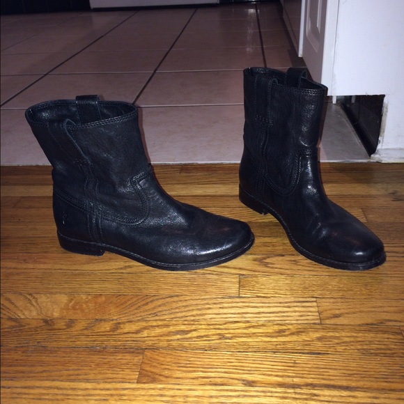 Frye black leather Anna shortie boot size 7