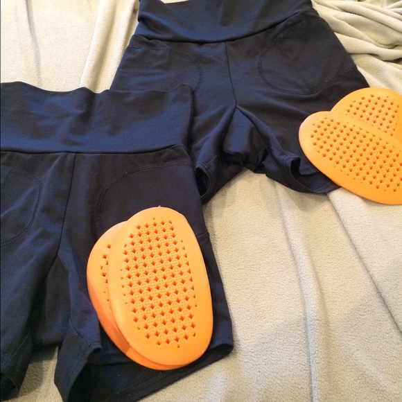 Volleyball spandex with hip protectant pads
