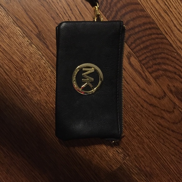 Michael kors wristlet