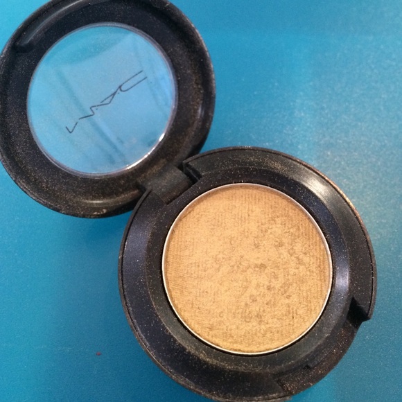 MAC eye shadow Glare