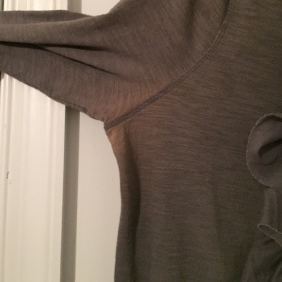 LOFT Ruffle Blouse - Picture 4 of 5