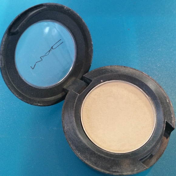 MAC eye shadow Parsley Sage Satin