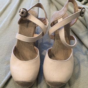 Wedge closed toe tan strap/buckle shoes