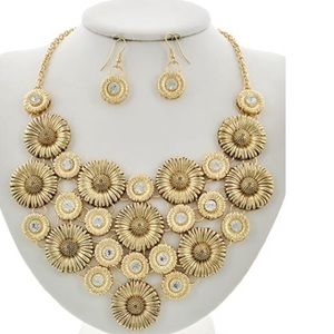 Darling Flower Necklace Set