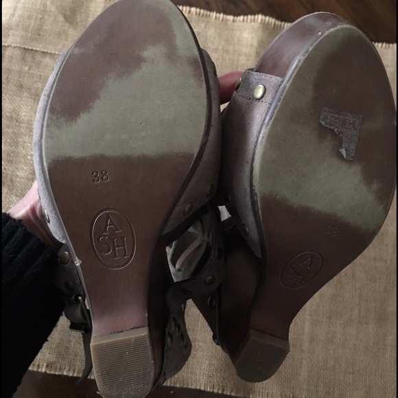 🚫SOLD🚫ASH wedges - Picture 3 of 3