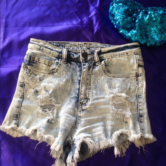 Bleached high waisted shorts
