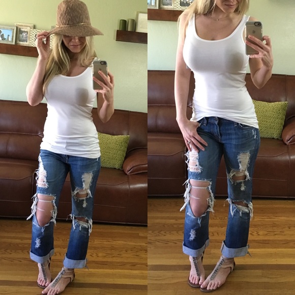 SOLDβ’ Simple White Tank - Picture 4 of 4