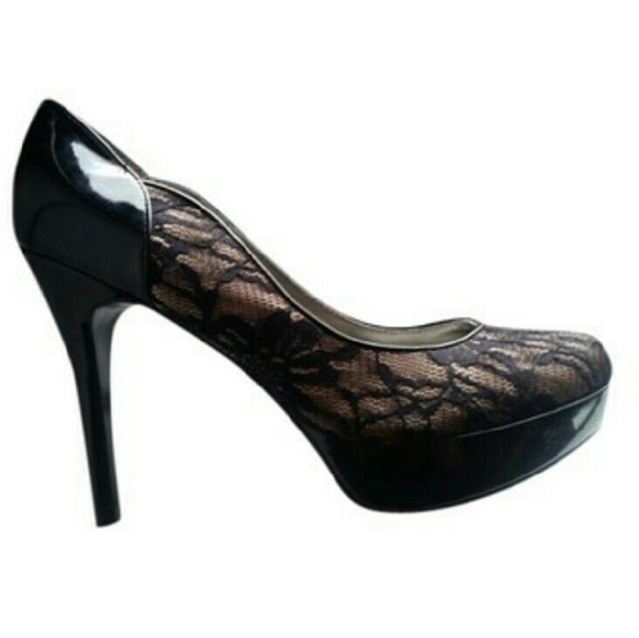 Guess pumps