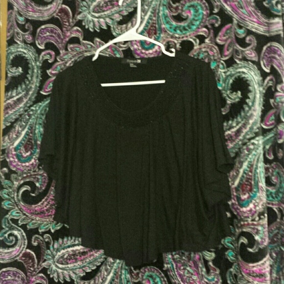 Bogo 1/2 off Cropped black shirt