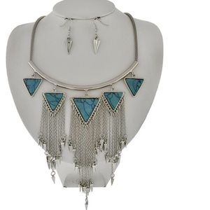 Gorgeous Silver & turquoise Stone necklace