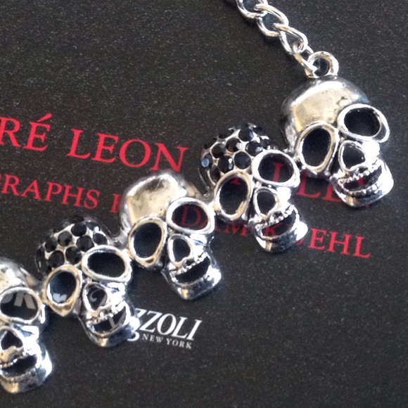 Skull Necklace - Picture 4 of 4