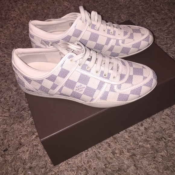 Louis Vuitton Sneakers Female . - Picture 2 of 4