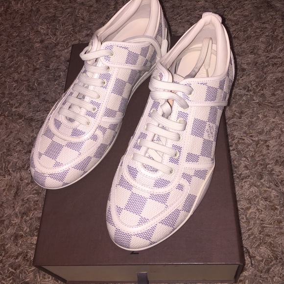 Louis Vuitton Sneakers Female . - Picture 3 of 4