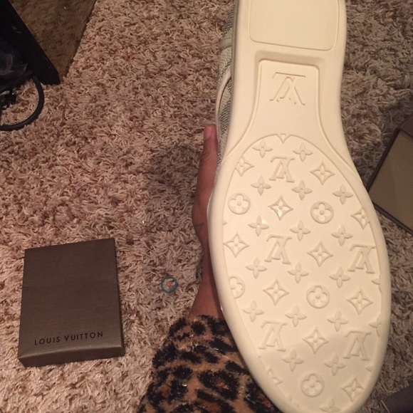 Louis Vuitton Sneakers Female . - Picture 4 of 4