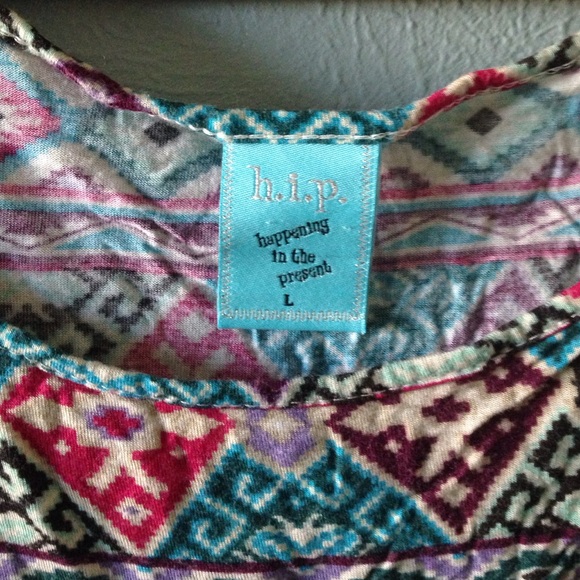 Colorful Aztec Cropped Top - Picture 3 of 3