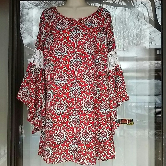 By Together  Dresses & Skirts - By Together stunning dress with lining