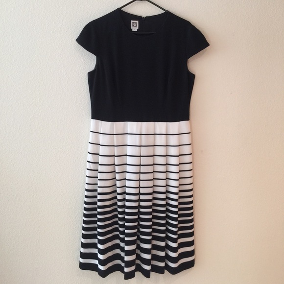 🎉HP🎉 Anne Klein pleated dress!