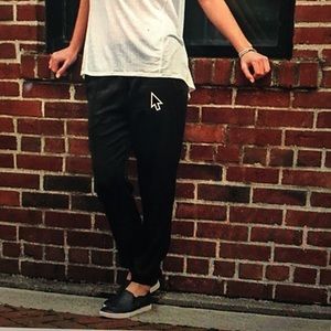 Lululemon black size 4 Mat to street pant