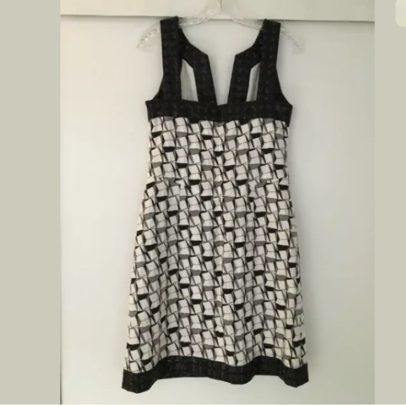 ❌ Chanel Black & White Sleeveless Mini Dress - Picture 2 of 3