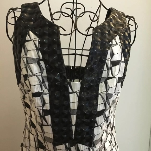 ❌ Chanel Black & White Sleeveless Mini Dress - Picture 3 of 3