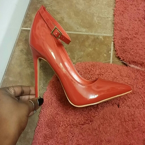 Red Pumps - Picture 3 of 3
