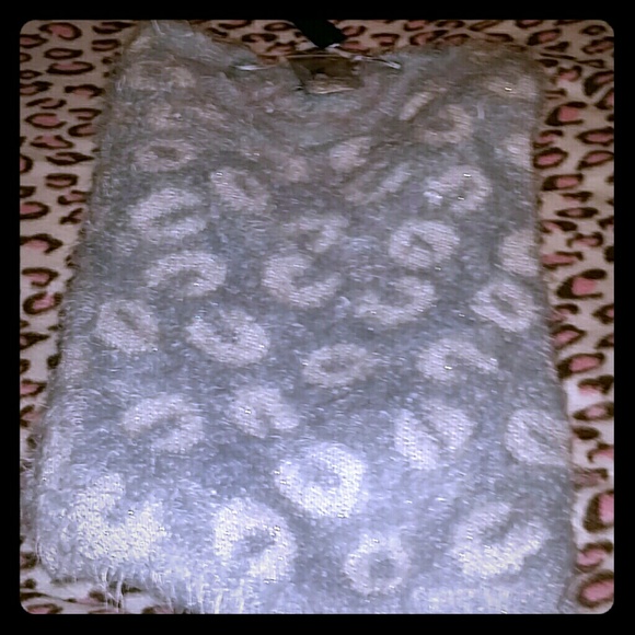 NWT Snow Leopard sweater