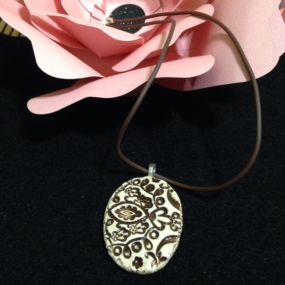 Necklace - Picture 1 of 2