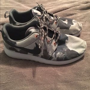 Nike Women Roshe NEVER WORN