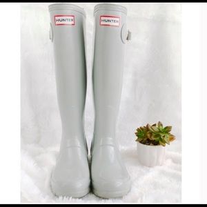 Size 7 light grey/smokey hunter boots