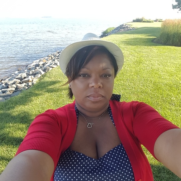 Meet your Posher, Kelli - Picture 3 of 7