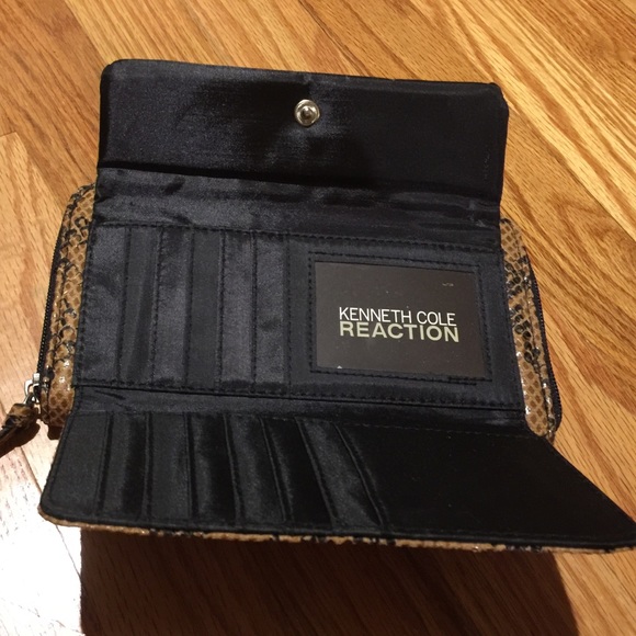 Kenneth Cole Reaction snake print clutch - Picture 2 of 4