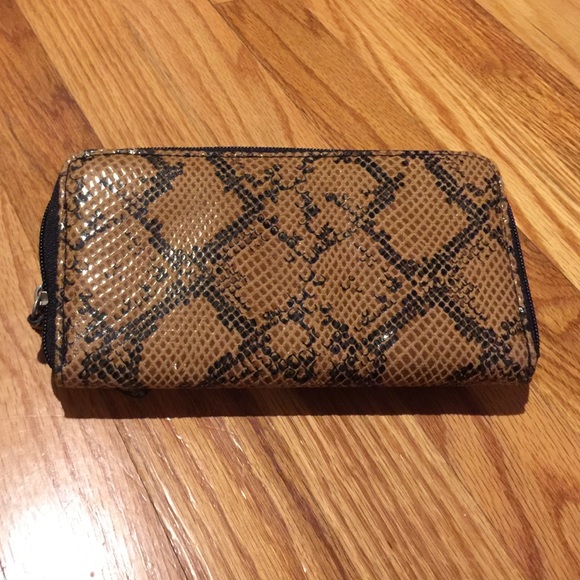 Kenneth Cole Reaction snake print clutch - Picture 4 of 4