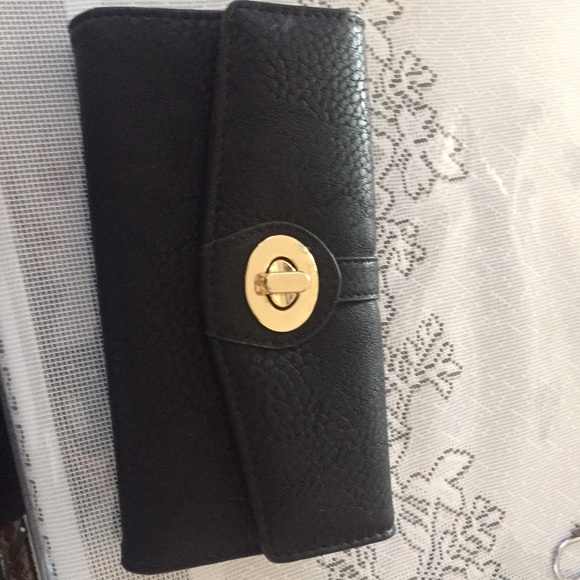 SALE🎉🎉🎉🎉 BRAND NEW Charming Charlie wallet