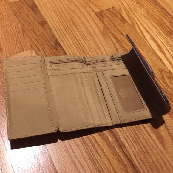 Liz Claiborne small wallet - Picture 3 of 4