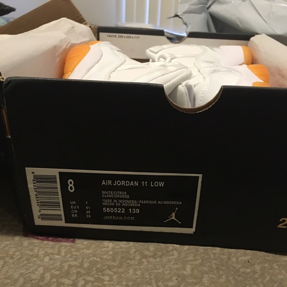Jordan 11 Citrus - Picture 2 of 4