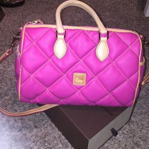 Beautiful bag. Never worn. Pink